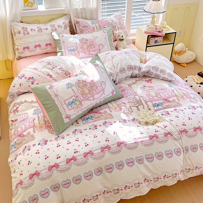 91家纺网 家纺一手货源 找家纺 大麦乐田2025新款超柔大版印花四件套 潘多拉小熊