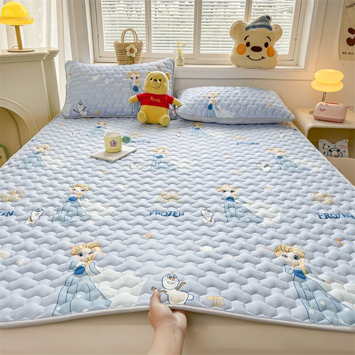 91家纺网 家纺一手货源 找家纺 迪梦思家纺 2025新款A类正版授权卡通印花水洗棉夹棉学生床护垫 冰雪艾莎