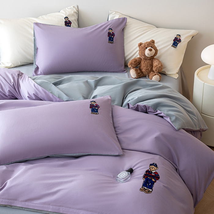 91家纺网 家纺一手货源 找家纺 澳梵家居2025新款A类裸睡级全棉刺绣四件套-英伦小熊 英伦熊-高级紫