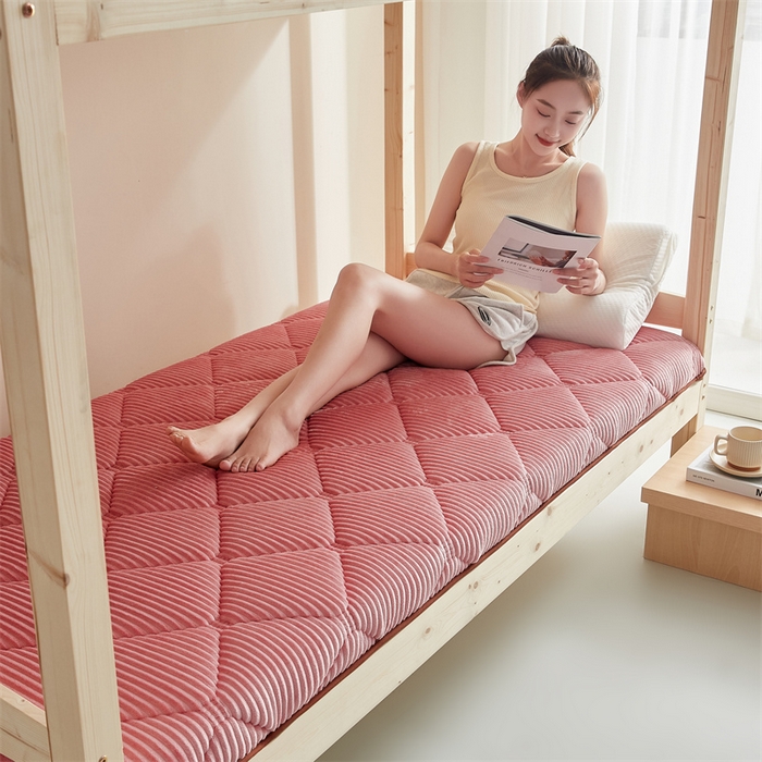 91家纺网 家纺一手货源 找家纺 2025新款柔软舒适魔法绒棉花床垫系列-学生款 清新粉