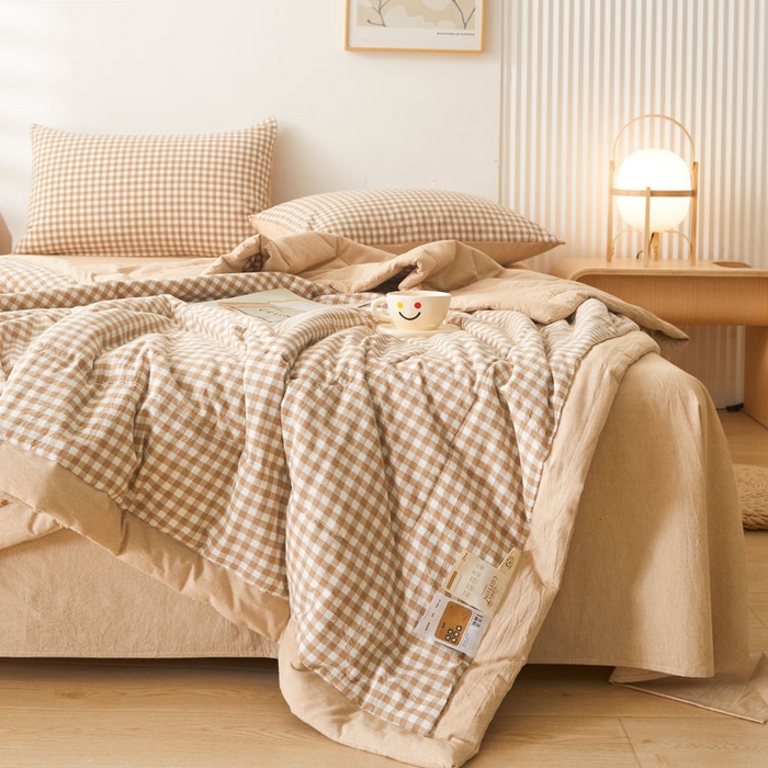 91家纺网 家纺一手货源 找家纺 熙宴 2025新款无印风新疆棉花夏被四件套 咖小格