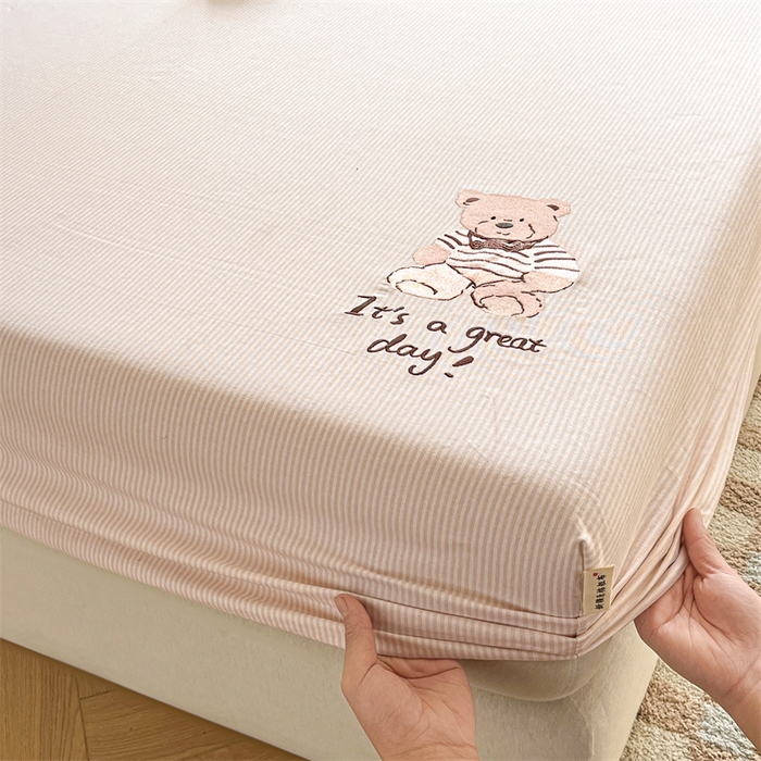 91家纺网 家纺一手货源 找家纺 笙意家纺2025新款全棉老粗布单床笠 俏皮熊