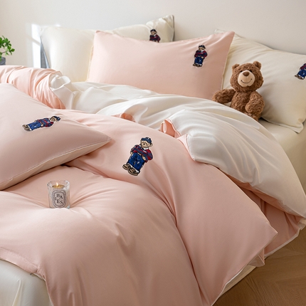 澳梵家居2025新款A类裸睡级全棉刺绣四件套-英伦小熊 英伦熊-草莓奶昔