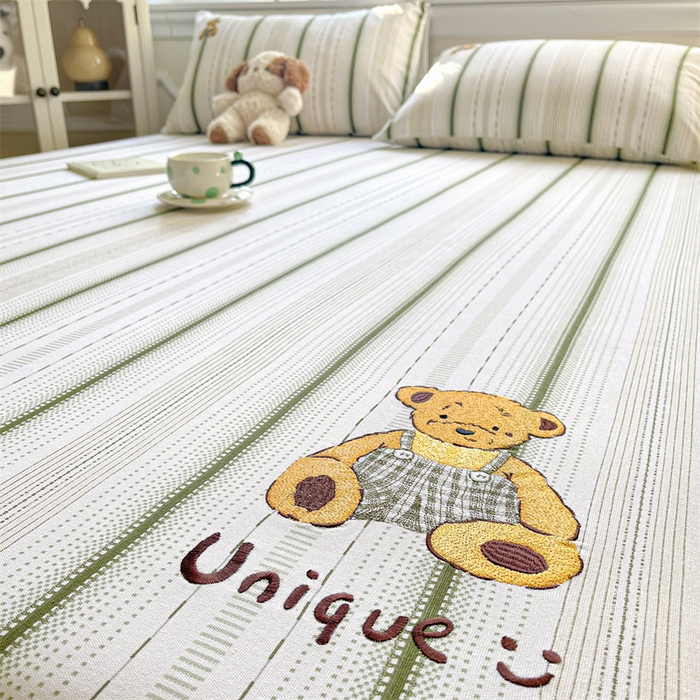 91家纺网 家纺一手货源 找家纺 笙意家纺2025新款全棉老粗布单床笠 抱抱熊-绿条