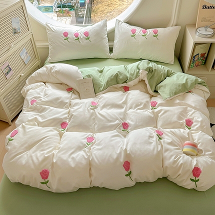 91家纺网 家纺一手货源 找家纺 韩秀家纺 2025新款115g超柔糯糯棉水洗棉毛巾绣四件套 爱情玫瑰米拼绿