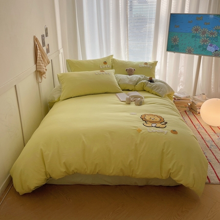 91家纺网 家纺一手货源 找家纺 凯洛奇 2025新款1格子水洗棉卡通毛巾绣四件套 小狮子-黄绿