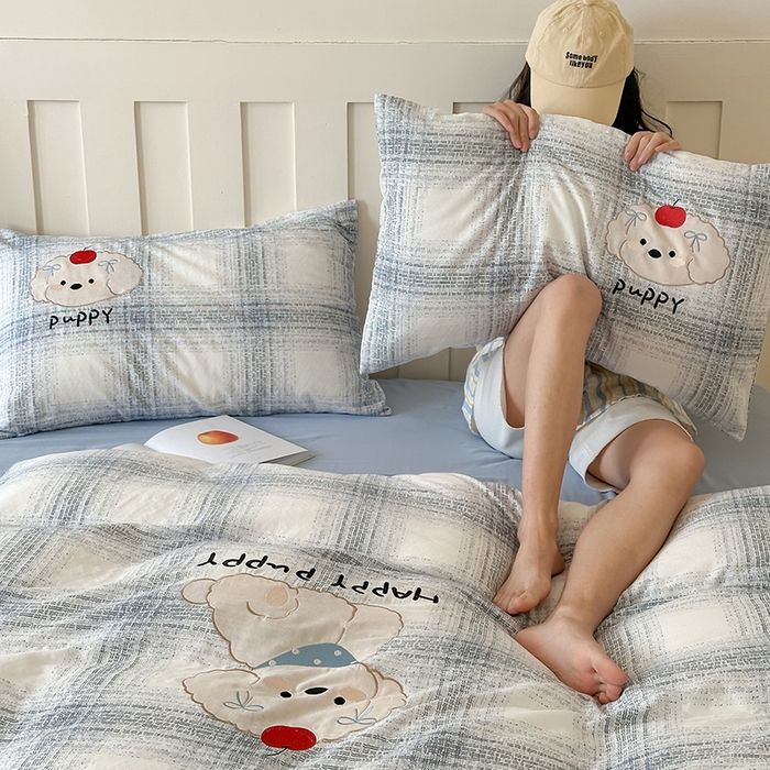 91家纺网 家纺一手货源 找家纺 圆岛家纺 2025新款全棉双层纱贴布绣四件套 小狗莎莎