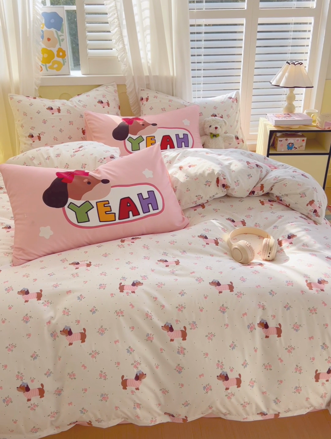 91家纺网 家纺一手货源 找家纺 大麦乐田2025新款超柔大版印花四件套 繁花腊肠狗