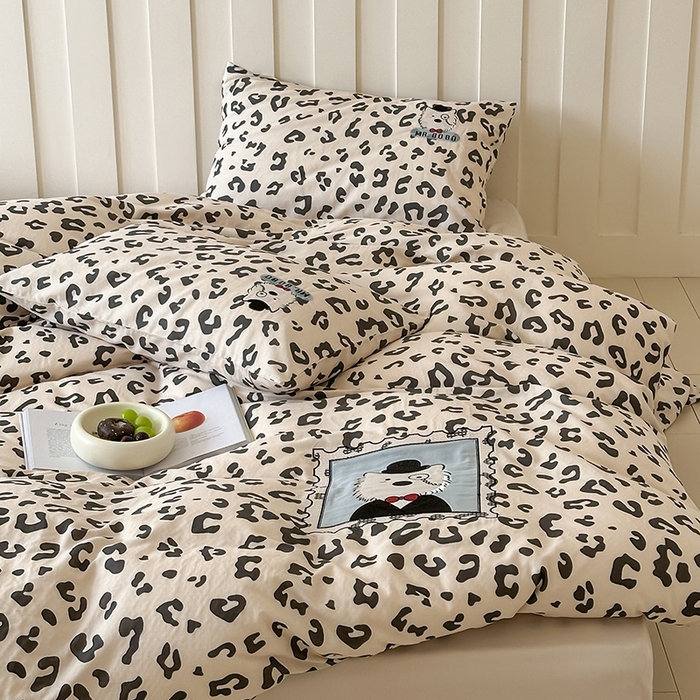 91家纺网 家纺一手货源 找家纺 圆岛家纺 2025新款全棉双层纱贴布绣四件套 爵士小狗