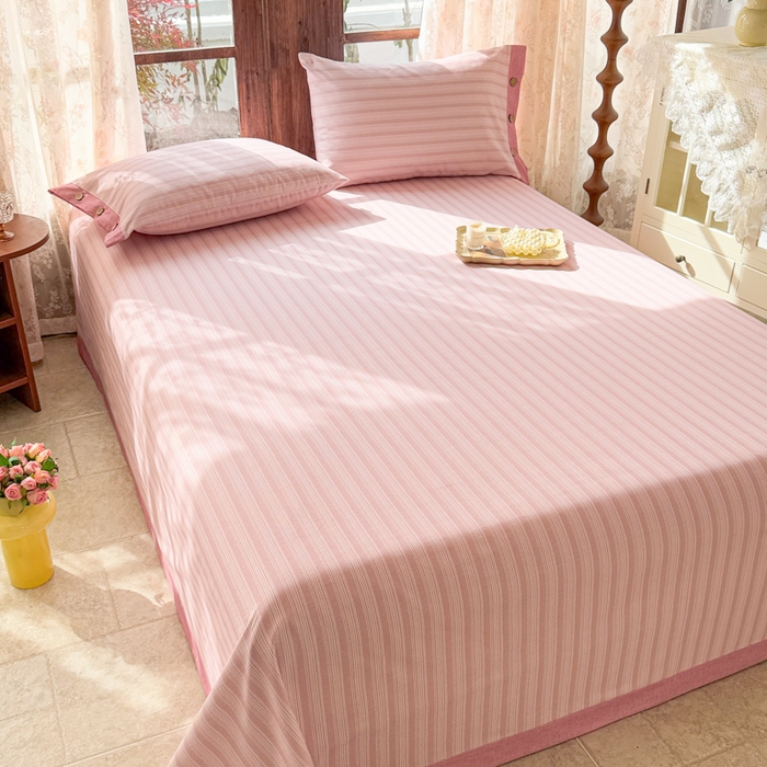 91家纺网 家纺一手货源 找家纺 简宜家居 2025新款宽边纯棉全棉老粗布床单 疏条-粉桃宽边