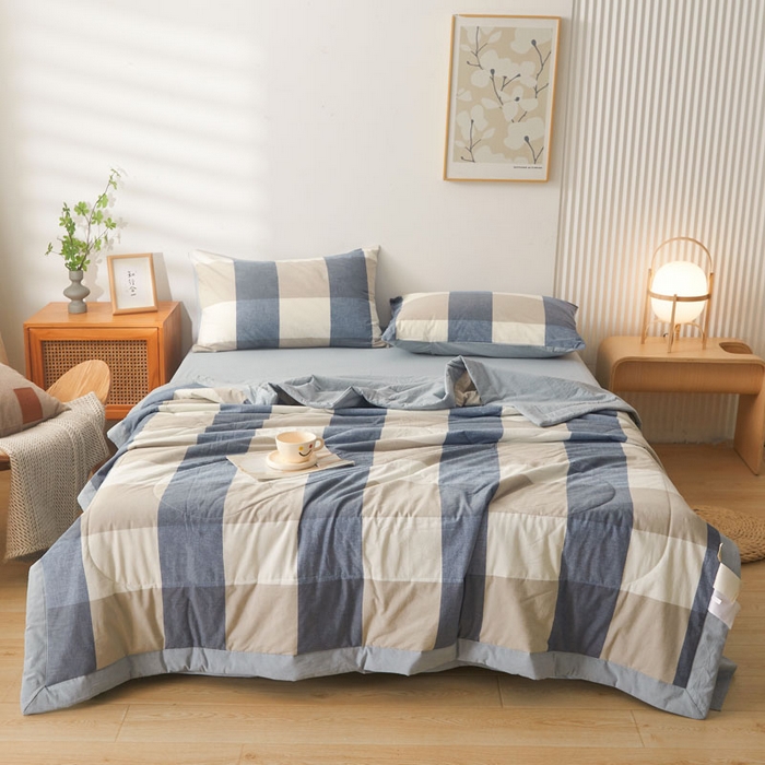 91家纺网 家纺一手货源 找家纺 熙宴 2025新款无印风新疆棉花夏被四件套 蓝大格