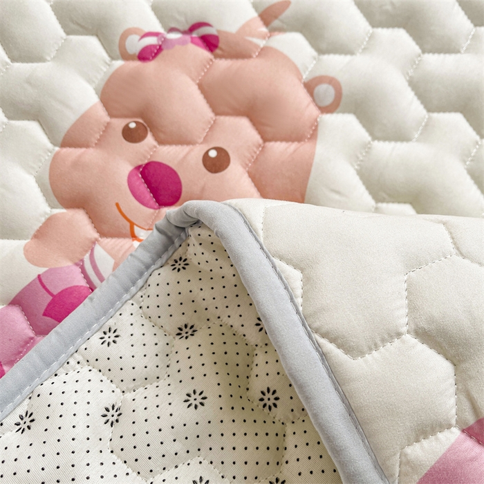 91家纺网 家纺一手货源 找家纺 迪梦思家纺 2025新款A类正版授权卡通印花水洗棉夹棉学生床护垫 比露比