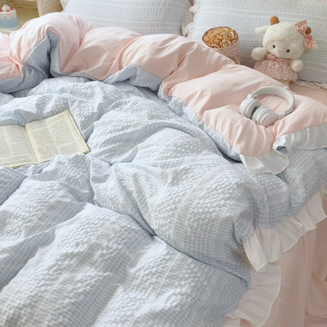 91家纺网 家纺一手货源 找家纺 慕希家纺 2025新款针织棉泡泡纱韩版工艺花边款四件套 花边款-初恋-天蓝粉