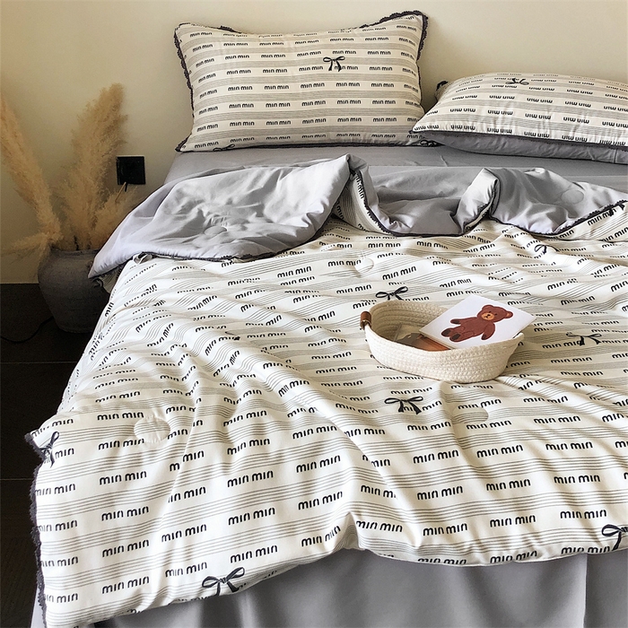 91家纺网 家纺一手货源 找家纺 换种生活 2025新款水溶小花边针织单夏被 四件套 心沫-灰