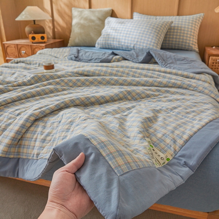 91家纺网 家纺一手货源 找家纺 猎鹿人家纺2025新款A类无印风水洗棉新疆棉花夏被 卡洛特蓝