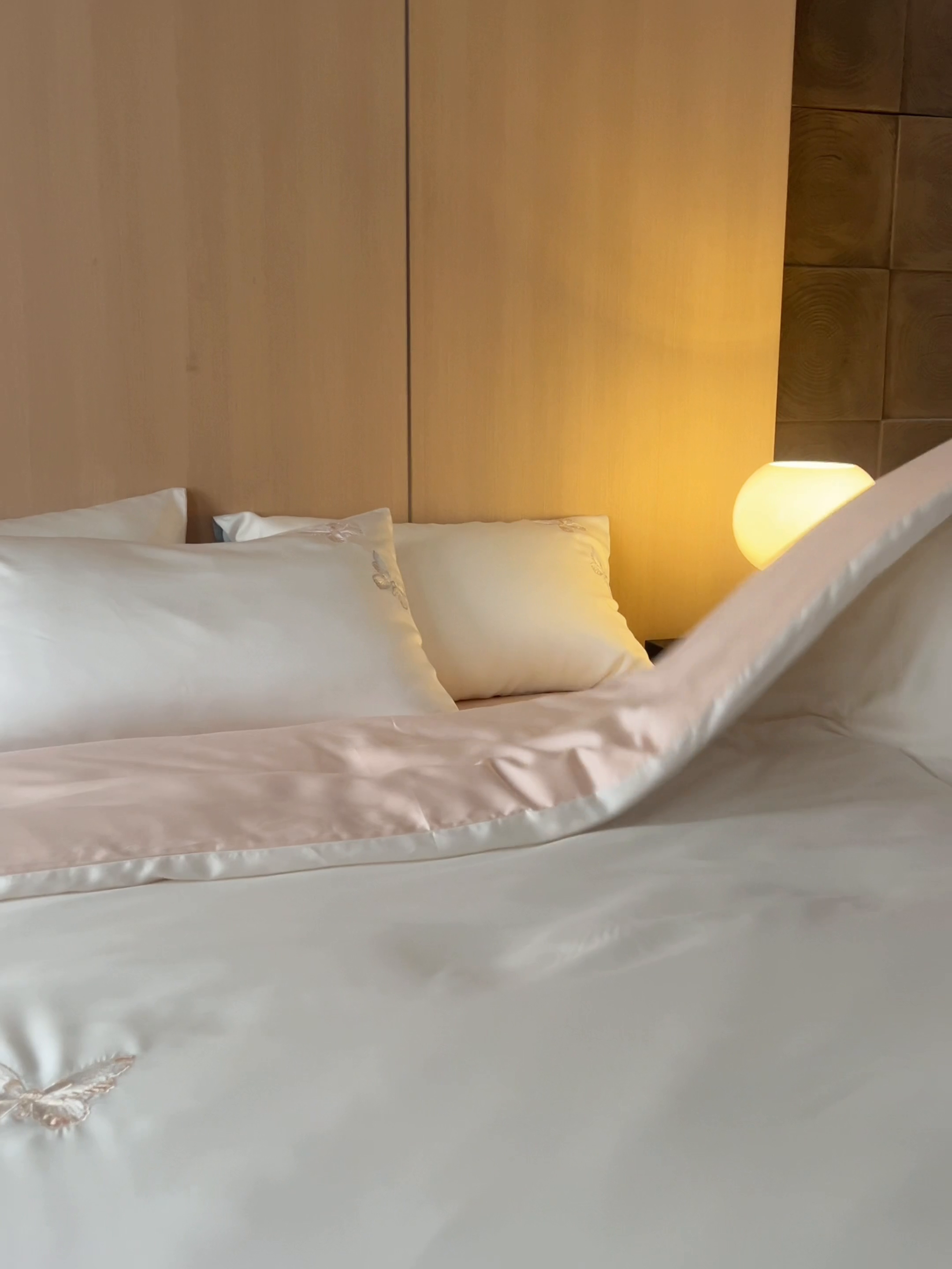 91家纺网 家纺一手货源 找家纺 简纯主义 2025新款 庄周梦蝶天丝四件套  梦蝶粉