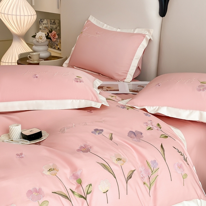 91家纺网 家纺一手货源 找家纺 狂想家 2025亲肤棉重工刺绣系列四件套-花海 花海欢乐粉