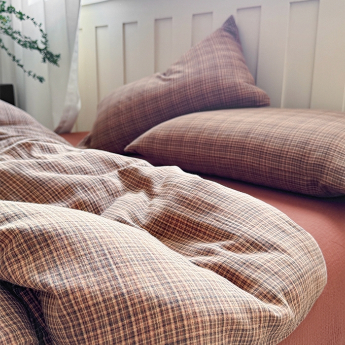 91家纺网 家纺一手货源 找家纺 萝莉家纺 2025新款复古全棉A类色织双层纱皱皱纱格子四件套 浮生深咖