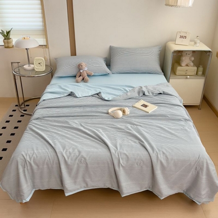 91家纺网 家纺一手货源 找家纺 （总）米菲 2025新款 亲肤舒适简约条纹夏被
