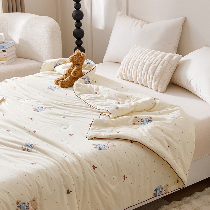 91家纺网 家纺一手货源 找家纺 优被业 2025新款A类牛奶丝针织棉夏被20%大豆(四周踩棉)软糯夏凉被空调被 布丁熊