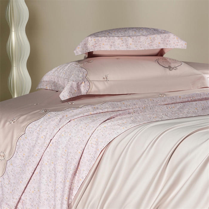 91家纺网 家纺一手货源 找家纺 高大尚婚庆馆 2025新款艾能棉高端绣花四件套-巴黎甜心 巴黎甜心-落樱粉