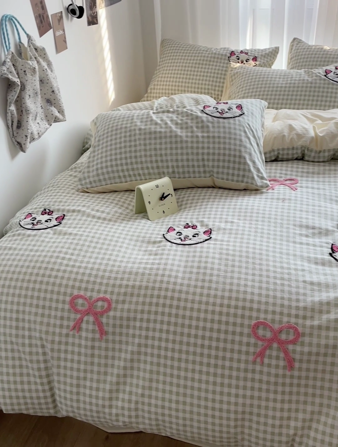 91家纺网 家纺一手货源 找家纺 （总）灰鲸2025新款ins韩系萌趣次元风猫咪蝴蝶结毛巾绣四件套