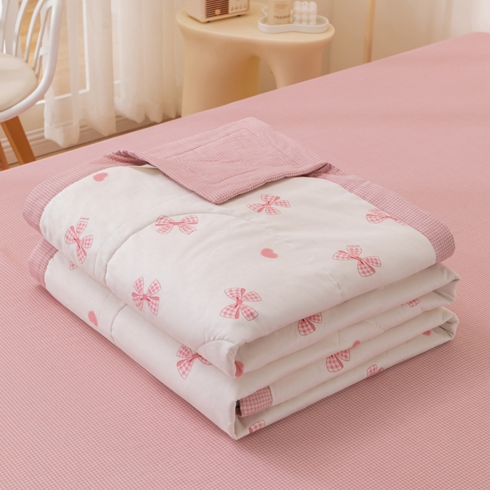 91家纺网 家纺一手货源 找家纺 鑫棉坊 【又降价啦】2025新款全棉A类印花纯棉花夏被可机洗空调被 流光浅梦-米