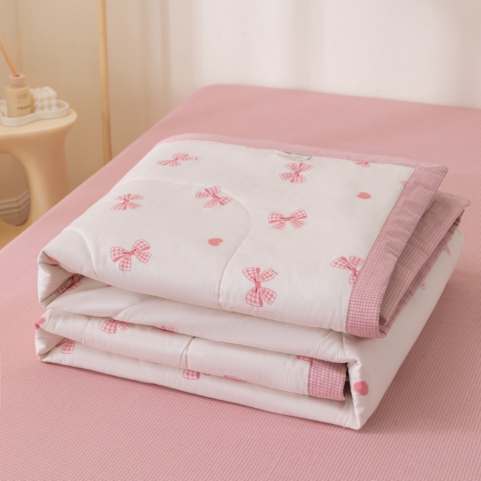 91家纺网 家纺一手货源 找家纺 鑫棉坊 【又降价啦】2025新款全棉A类印花纯棉花夏被可机洗空调被 流光浅梦-米