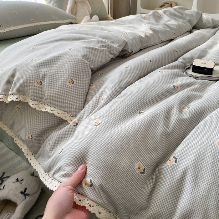 91家纺网 家纺一手货源 找家纺 仟网汇 2025新款韩版镂空花边针织双层纱四件套 婉约灰