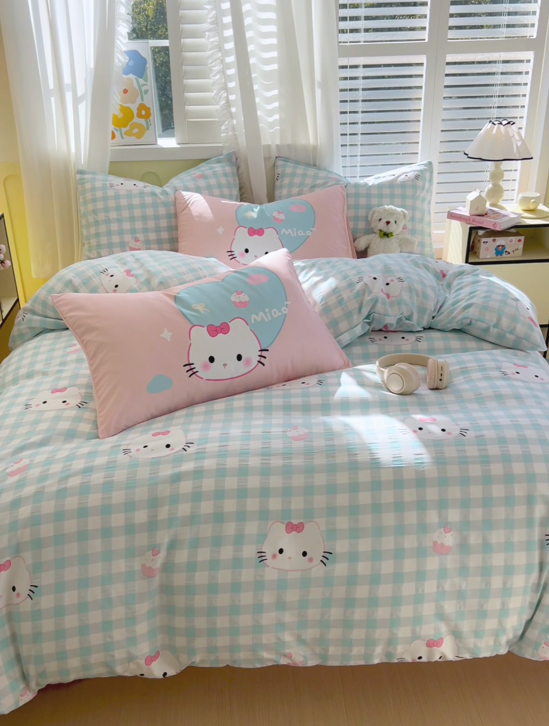 91家纺网 家纺一手货源 找家纺 大麦乐田2025新款超柔大版印花四件套 蓝格粉猫