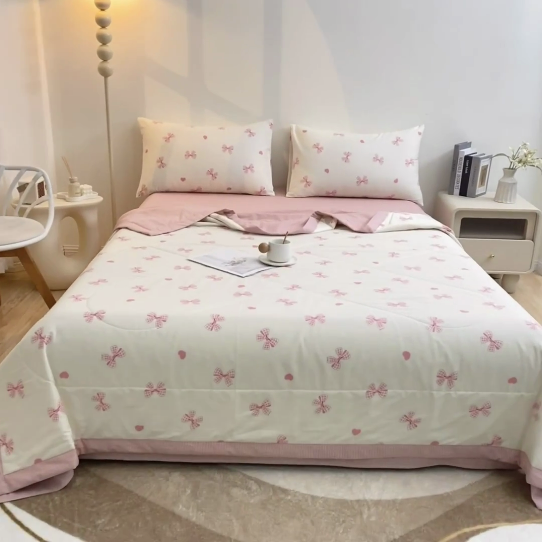 91家纺网 家纺一手货源 找家纺 鑫棉坊 【又降价啦】2025新款全棉A类印花纯棉花夏被可机洗空调被 流光浅梦-米