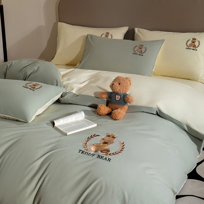 91家纺网 家纺一手货源 找家纺 澳梵家居2025新款A类全棉水洗棉刺绣四件套-泰迪小熊 泰迪熊-抹茶绿