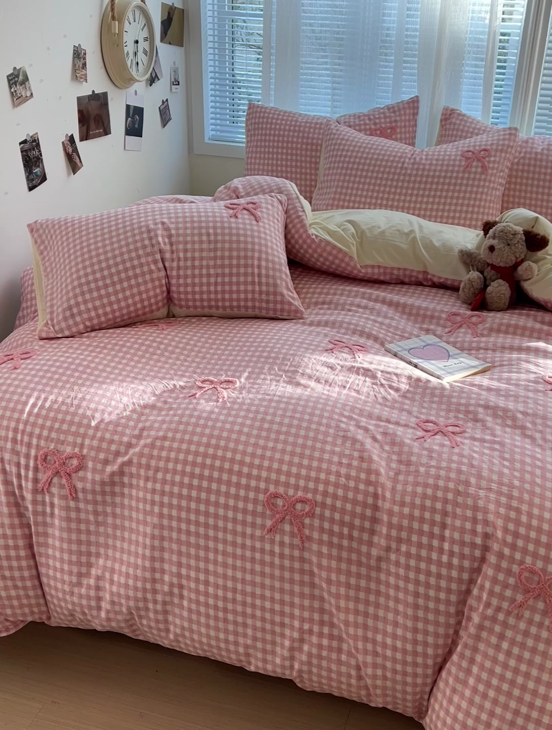 91家纺网 家纺一手货源 找家纺 灰鲸2025新款ins韩系软妹风蝴蝶结毛巾绣四件套 蝴蝶结（粉格+奶油黄）