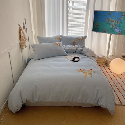 91家纺网 家纺一手货源 找家纺 凯洛奇 2025新款1格子水洗棉卡通毛巾绣四件套 蝴蝶结-天蓝