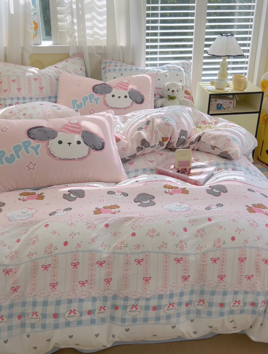 91家纺网 家纺一手货源 找家纺 大麦乐田2025新款超柔大版印花四件套 俏皮小奶狗