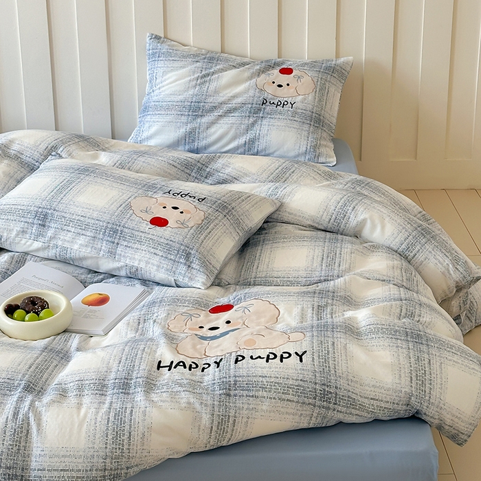 91家纺网 家纺一手货源 找家纺 圆岛家纺 2025新款全棉双层纱贴布绣四件套 小狗莎莎