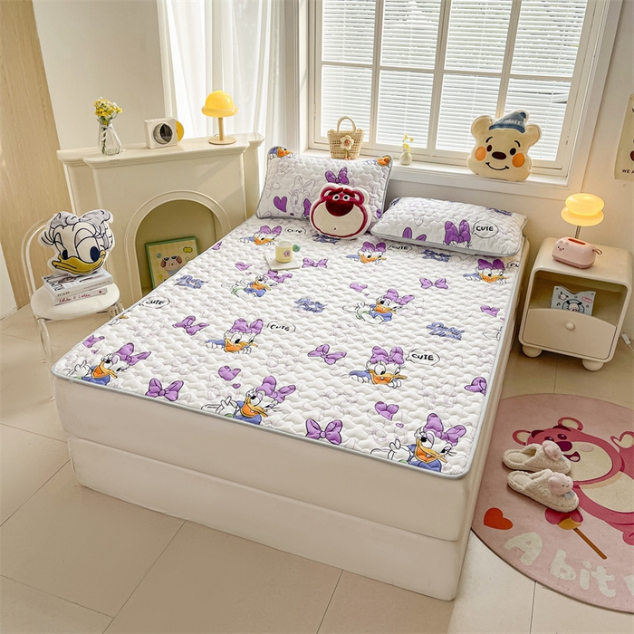 91家纺网 家纺一手货源 找家纺 迪梦思家纺 2025新款A类正版授权卡通印花水洗棉夹棉学生床护垫 黛西女上