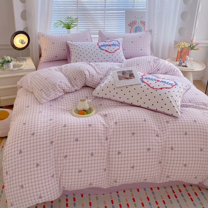 91家纺网 家纺一手货源 找家纺 大麦乐田2025新款四季亲肤可爱柔软毛巾绣四件套-彩格乐园系列 心心 紫