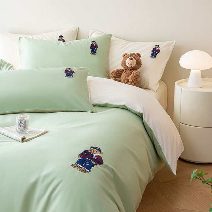 91家纺网 家纺一手货源 找家纺 澳梵家居2025新款A类裸睡级全棉刺绣四件套-英伦小熊 英伦熊-薄荷绿