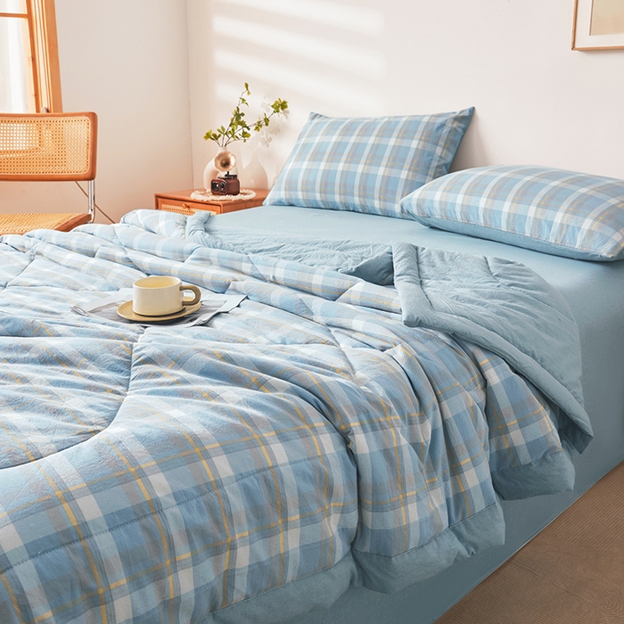 91家纺网 家纺一手货源 找家纺 熙宴 2025新款无印风新疆棉花夏被四件套 简兮蓝