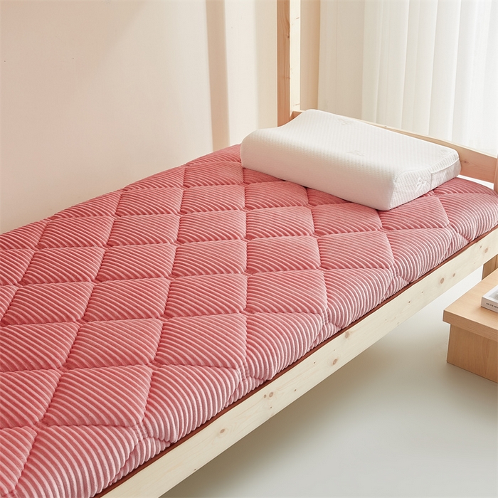 91家纺网 家纺一手货源 找家纺 2025新款柔软舒适魔法绒棉花床垫系列-学生款 清新粉