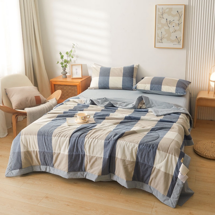 91家纺网 家纺一手货源 找家纺 熙宴 2025新款无印风新疆棉花夏被四件套 蓝大格