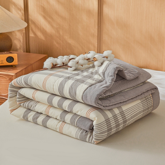 91家纺网 家纺一手货源 找家纺 猎鹿人家纺2025新款A类无印风水洗棉新疆棉花夏被 夏日芳华灰