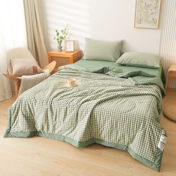 91家纺网 家纺一手货源 找家纺 熙宴 2025新款无印风新疆棉花夏被四件套 绿小格