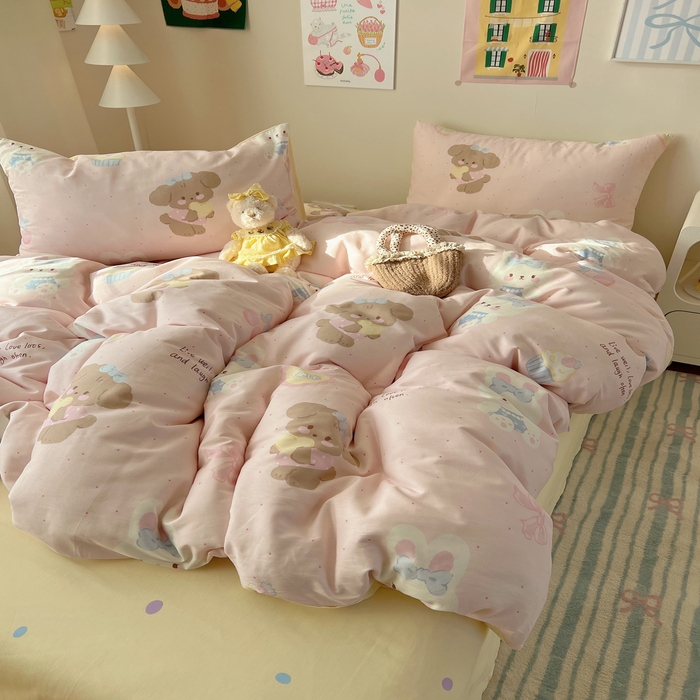 91家纺网 家纺一手货源 找家纺 六巷胡同 2025新款 INS减龄可爱风卡通全棉四件套第五系（森林音乐会系列） 点点面包犬