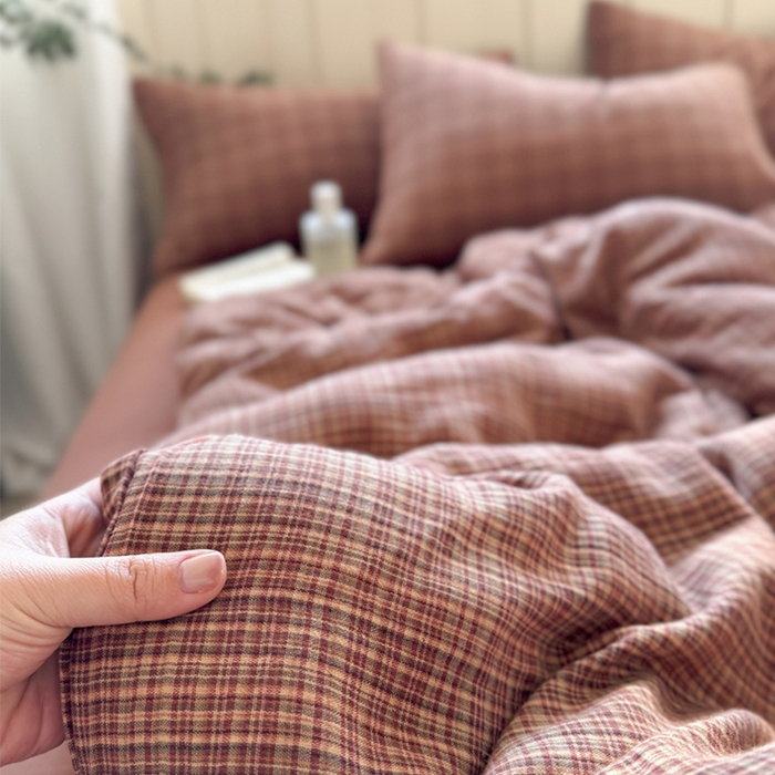 91家纺网 家纺一手货源 找家纺 萝莉家纺 2025新款复古全棉A类色织双层纱皱皱纱格子四件套 浮生酒红