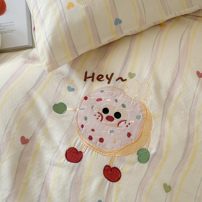 91家纺网 家纺一手货源 找家纺 圆岛家纺 2025新款全棉双层纱贴布绣四件套 甜甜圈