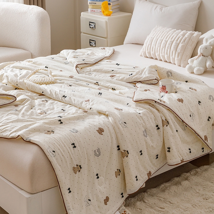 91家纺网 家纺一手货源 找家纺 优被业 2025新款A类牛奶丝针织棉夏被20%大豆(四周踩棉)软糯夏凉被空调被 波点狗