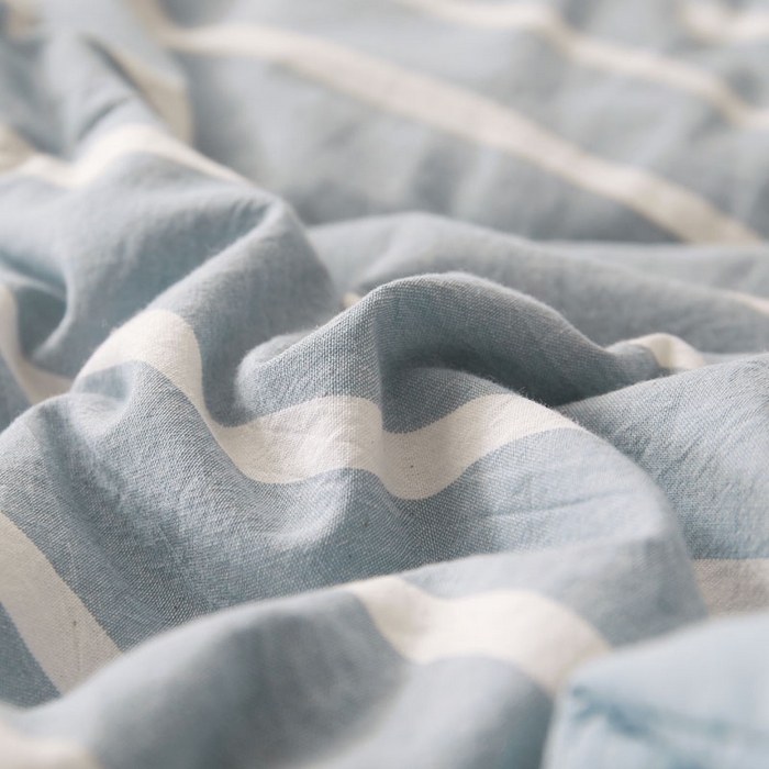 91家纺网 家纺一手货源 找家纺 熙宴 2025新款无印风新疆棉花夏被四件套 蓝宽条