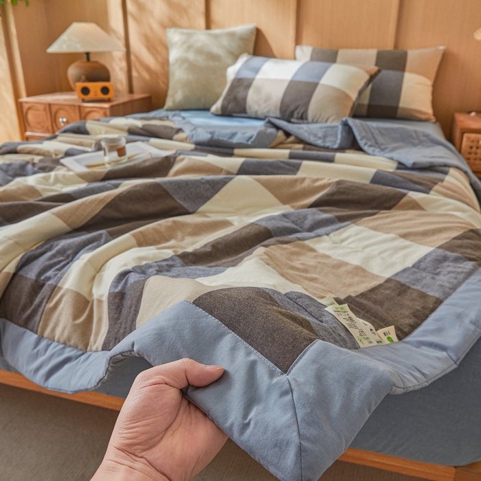 91家纺网 家纺一手货源 找家纺 猎鹿人家纺2025新款A类无印风水洗棉新疆棉花夏被 蓝灰大格